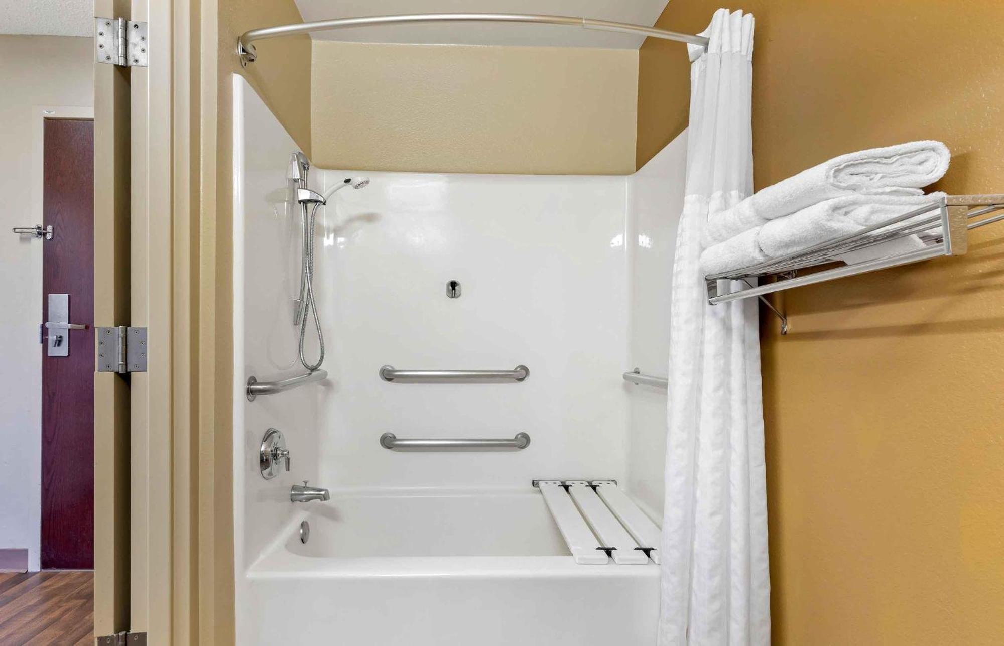 Extended America - - West - Interstate 126 Hotel Columbia